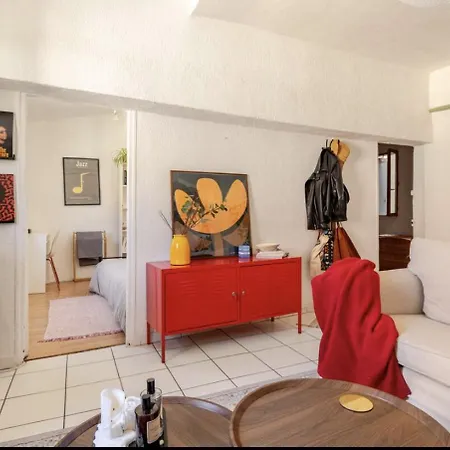 Homestay Female Private In Center Montpellier