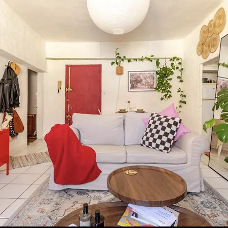 Female Private In Center Homestay